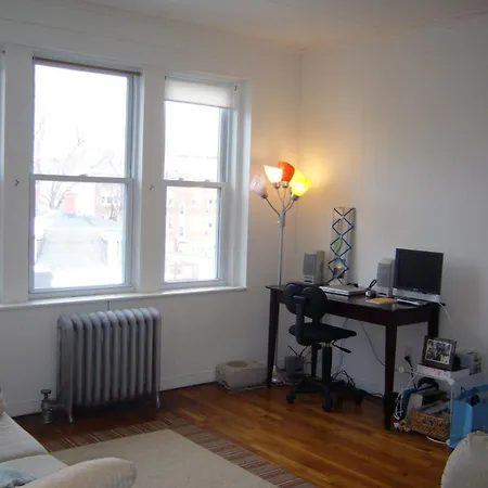 Apartment This Inviting Space Is Ideal For Families Friends Or Small Groups Looking